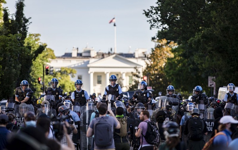 “Alertă ridicată”: 1.600 de militari activi au sosit lângă Washington, după ce Trump i-a amenințat pe protestatari cu mobilizarea armatei
