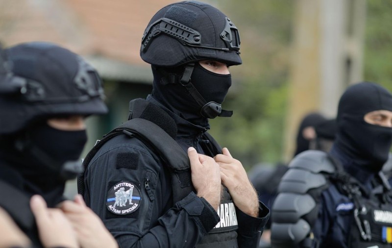 Jandarm de la Brigada Specială de Intervenţie, împuşcat accidental în cap de un coleg