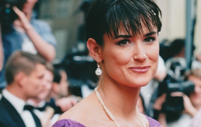 Ajunsă la 50 de ani, Demi Moore NU VREA SĂ MAI AUDĂ DE TINEREI! Vezi cum AU AFECTAT-O relaţiile cu junii!