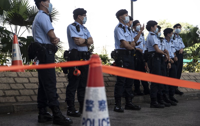 Un jurnalist de la televiziunea publică din Hong Kong a fost arestat, după ce ar fi relatat abateri ale poliției