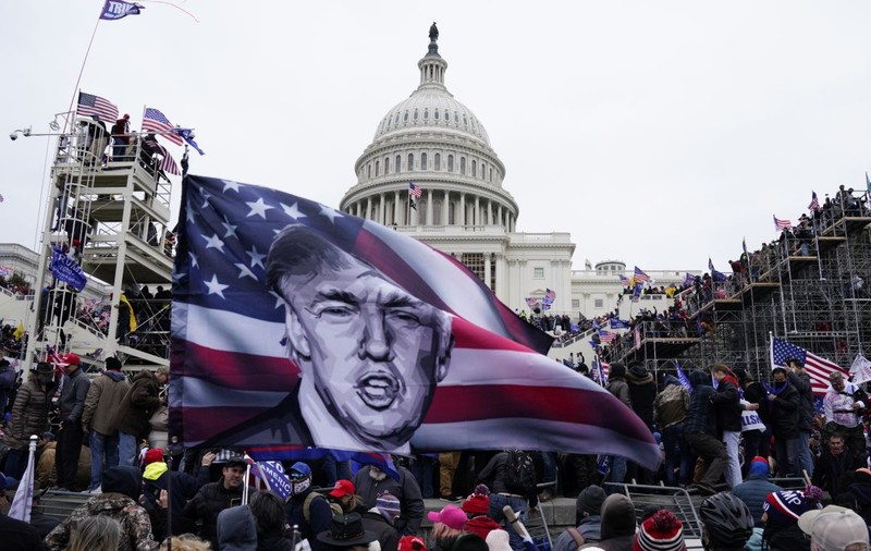 La un an de la asaltul asupra Capitoliului, o Americă divizată dezbate furios semnificația evenimentului care a zguduit țara