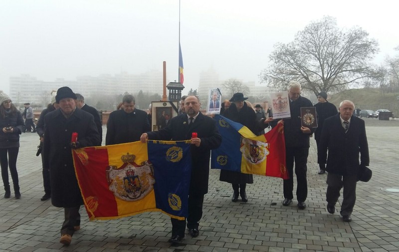 Sute de oameni s-au rugat pentru Regele Mihai la Alba Iulia. Arhiepiscopul de Alba Iulia: „Ilustrul nostru suveran merită pe deplin omagiul nostru şi cinstirea noastră”