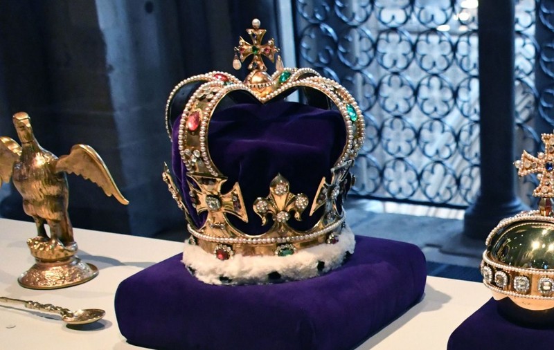 Pregătiri pentru încoronarea lui Charles. Coroana Sfântul Edward, scoasă din Turnul Londrei pentru a fi modificată pe măsura noului rege