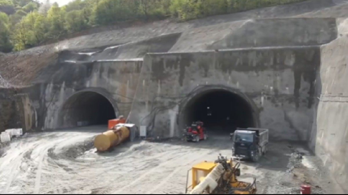Prima galerie a tunelului Robești, pe autostrada A! Sibiu-Pitești