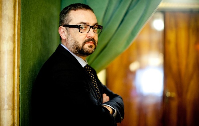 Directorul Operei Române, Răzvan Ioan Dincă, şi un alt angajat al instituţiei au fost reţinuţi