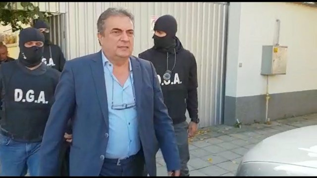 Un medic de la Spitalul Militar din Timişoara e anchetat pentru că a ajutat zeci de angajaţi MAI să se pensioneze pe caz de boală