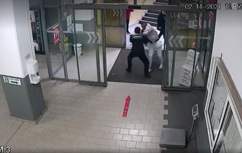 Agresorul polițistului din Vaslui, eliberat și cercetat în libertate. „Era foarte recalcitrant. Eu i-am răspuns civilizat”