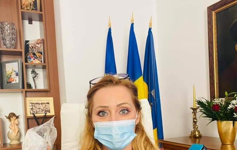 Elena Lasconi testează angajații din primărie cu etilotestul: „Pe unul l-am trimis acasă pentru că alcoolemia e de 0,85 la mie”