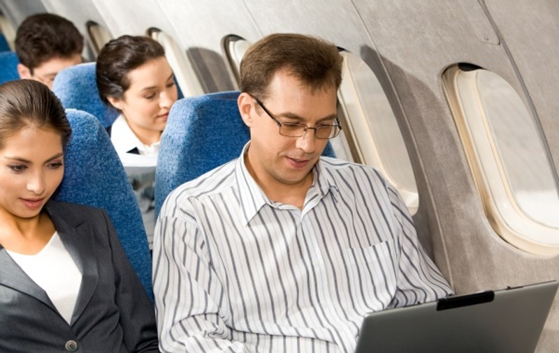 Ce vor românii să facă în avion, în timpul zborului