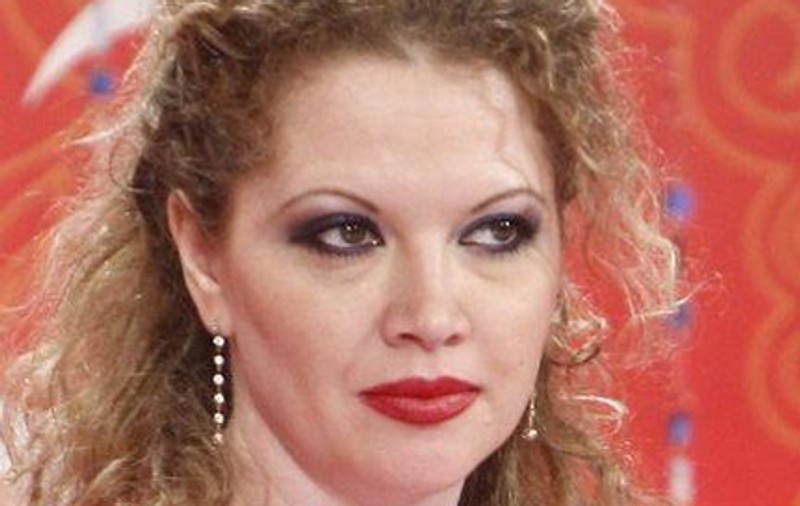 "Sufăr enorm! Nu vreau să mai mă gândesc la nimic, trăiesc în prezent şi atât." Oana Lis dă VESTEA CE VA ZGUDUI SHOWBIZUL