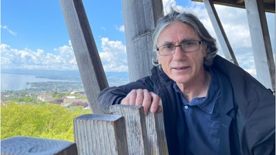 Un șofer de autobuz român a fost nominalizat la Premiul Literar Prince Pierre de Monaco 2026. Marius Daniel Popescu își poate câștiga locul printre somitățile Franței