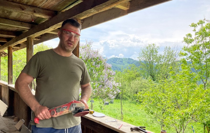 Andy Hertz, fondatorul comunității „Mutat la țară. Viața fără ceas”: „În satul nostru, o casă costa cel mult 10.000 de euro. Acum nu mai găsești nimic sub 65.000”