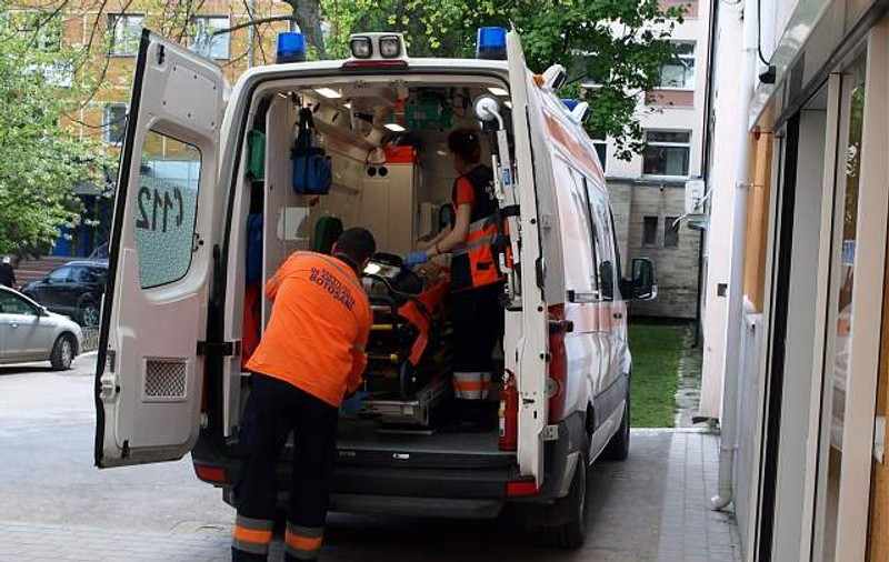 Un bărbat din Botoșani a vrut să-și întărească penisul cu silicon sanitar, dar a ajuns la spital