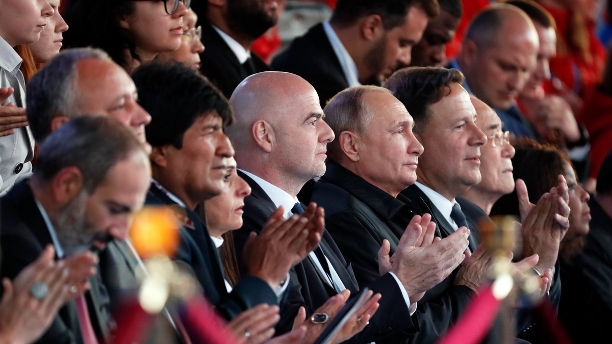 Muzică clasică pentru Putin și Infantino, în Piața Roșie, înainte de deschiderea Campionatului Mondial de fotbal Rusia 2018