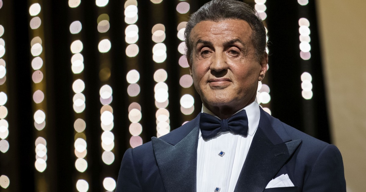 Sylvester Stallone nu se mai vopsește. Cum arată starul hollywoodian cu părul complet alb