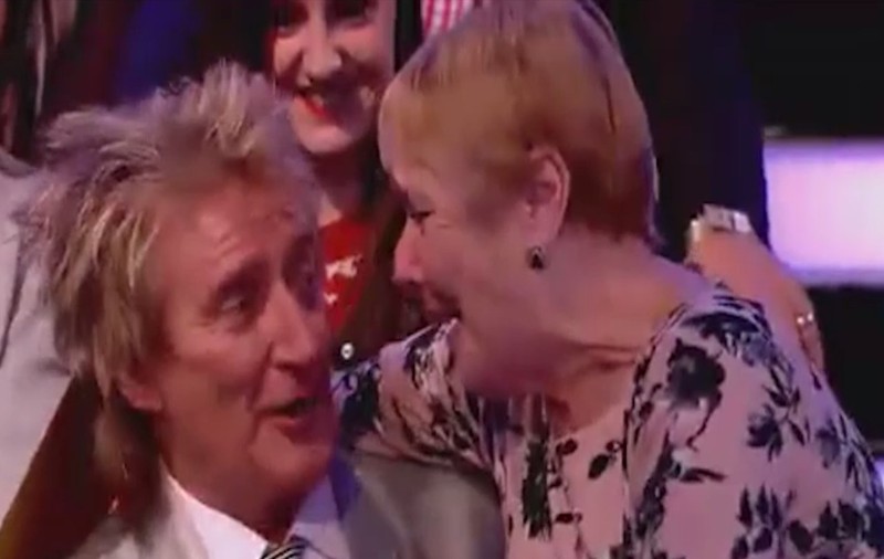 Rod Steward se ține de "Surprize Surprize", la show-ul cu același nume | VIDEO