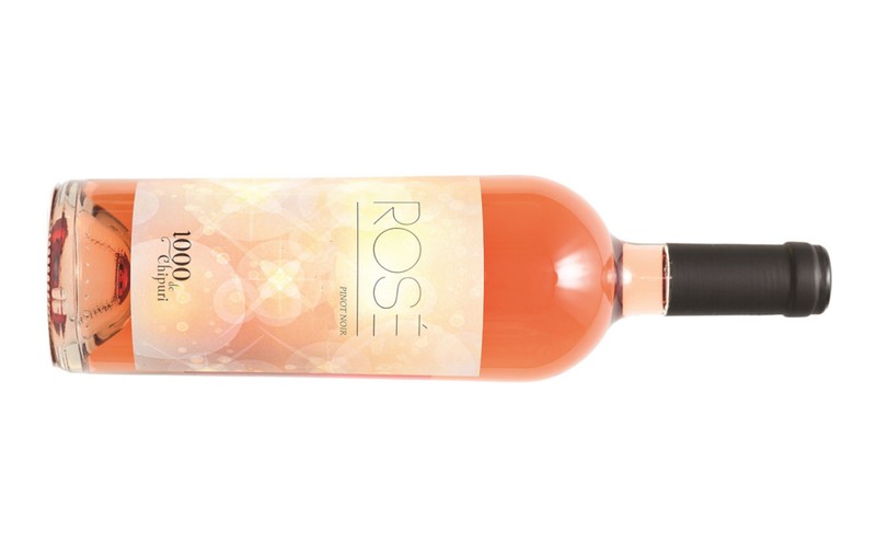 „Vinul tău din via ta”: Pinot Noir Rozé 2021 de la Crama „1000 de Chipuri” / De ce să cumperi doar o sticlă, când poţi avea tot butaşul?