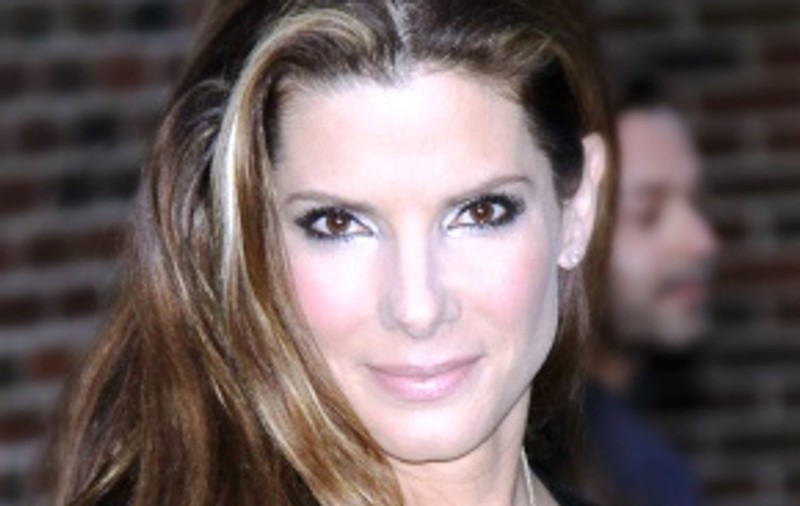 Sandra Bullock le sfătuieşte pe fete să fie mai ”din topor”