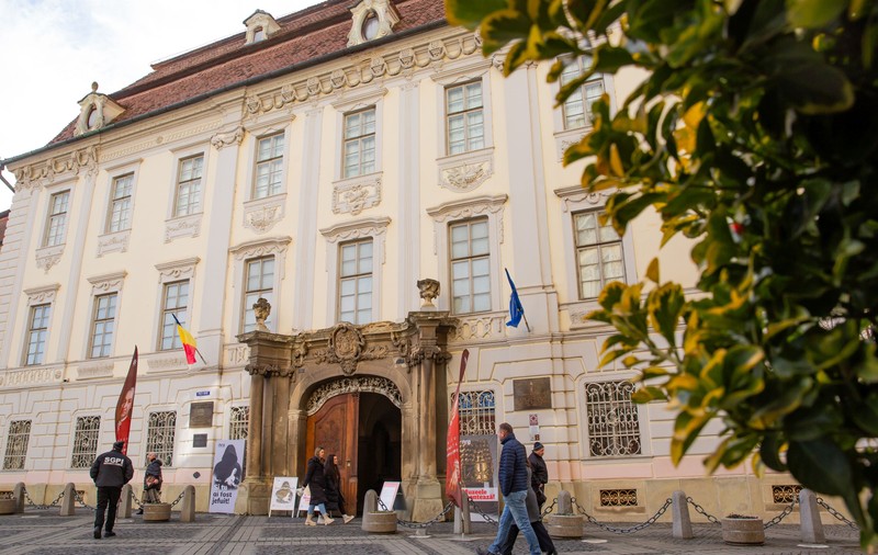 Replica juristului de la Muzeul Brukenthal din Sibiu, acuzat că a lăsat galeriile de artă fără pază umană 