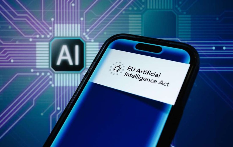 Măsurile de transparență AI Act au intrat în vigoare în UE: cum va fi etichetat conținutul generat de AI