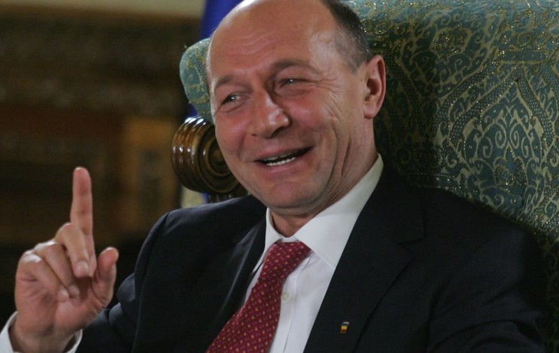 Băsescu, mulţumit de digul de la Dunăre: "Galaţiul nu va fi inundat"