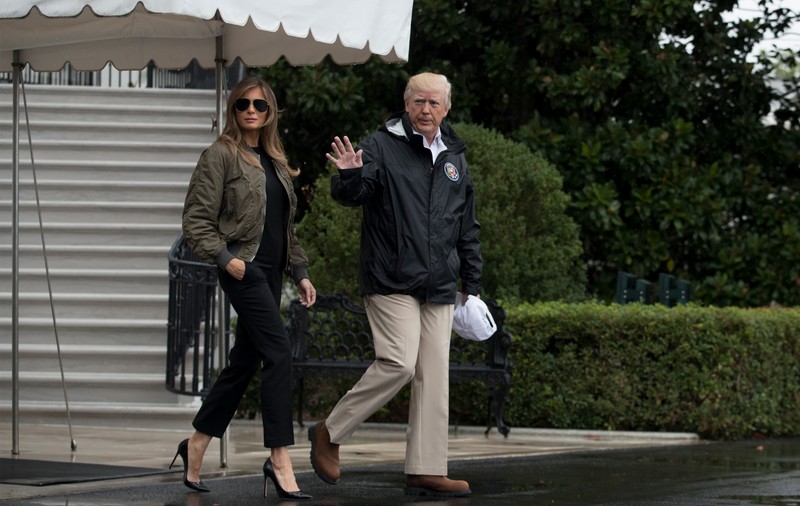 Ce ciudat! Cum a reacționat Donald Trump după ce Melania l-a introdus la un eveniment | VIDEO