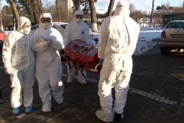 Costumele de protecție folosite de personalul medical când intră în contact cu suspecții de coronavirus