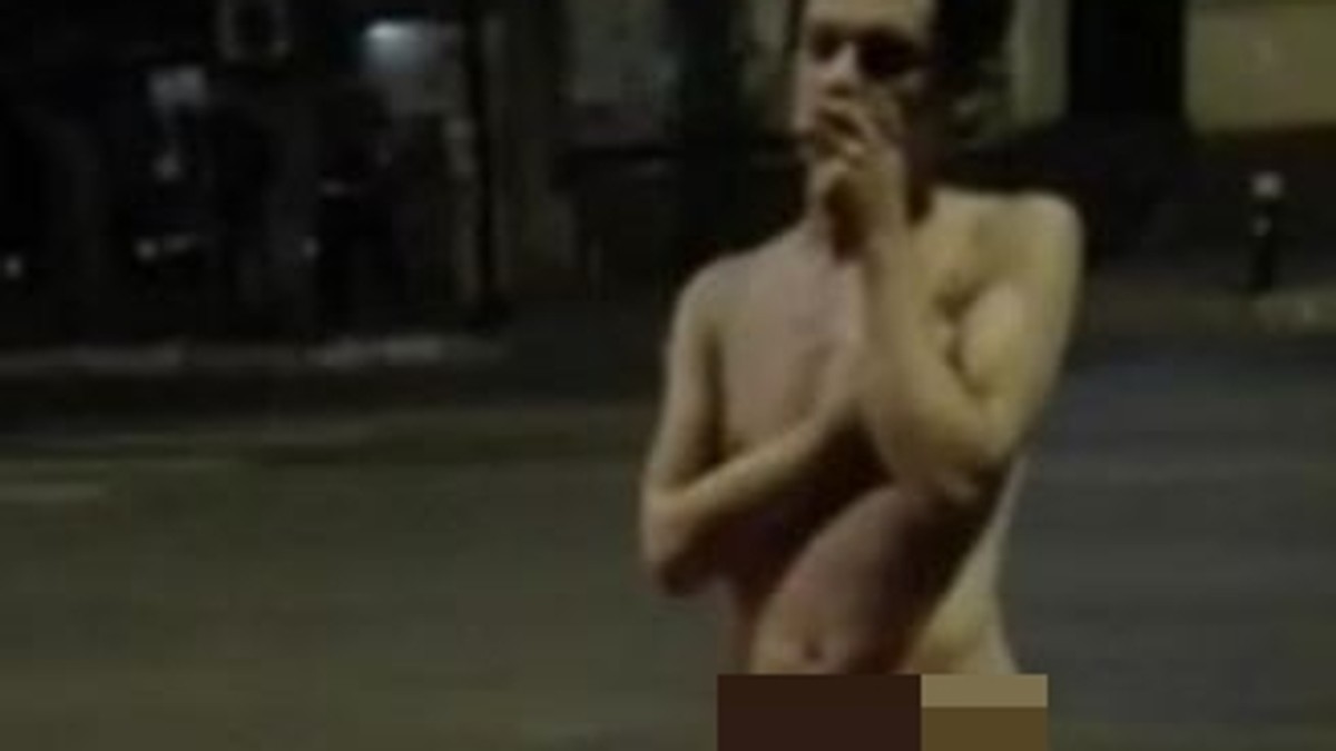 s-a dezbrăcat pe un bulevard din Pitești
