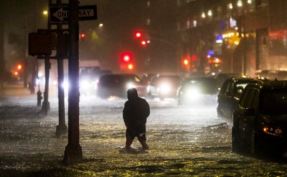 Stradă inundată de uraganul Ida în Queens, New York Foto: EPA