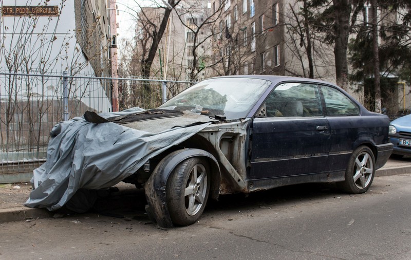 Lista mașinilor abandonate în Craiova care urmează să fie ridicate de angajații primăriei