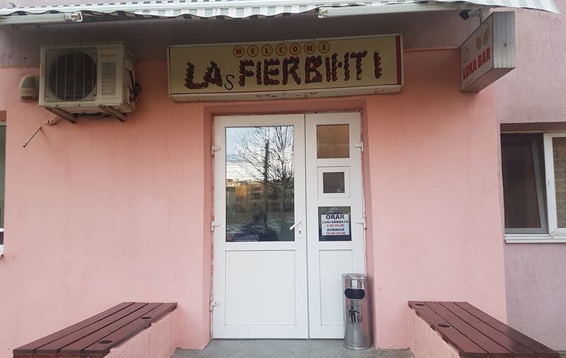 FOTO/Bar „Las Fierbințí”, deschis la Alba Iulia. Pereţii tapetaţi cu poze cu Celentano, Bobiţă, Firicel şi alte personaje din celebrul serial