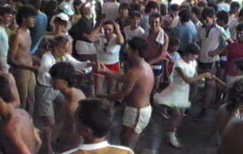 VIDEO/ Discotecile de la mare în anii ’80: două ore de program, concursuri de dans, petrecere fără țigări și alcool