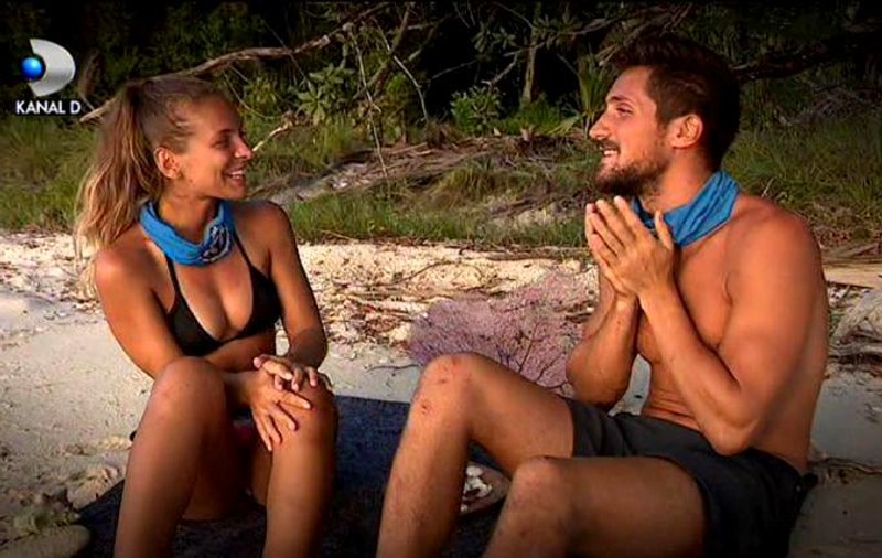 Andrei și Karina de la Survivor s-au sărutat pasional în fața camerelor. Cei doi nu și-au mai ascuns sentimentele