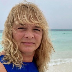 Alice Dumitrescu a fost prezentatoare înainte să devină producător