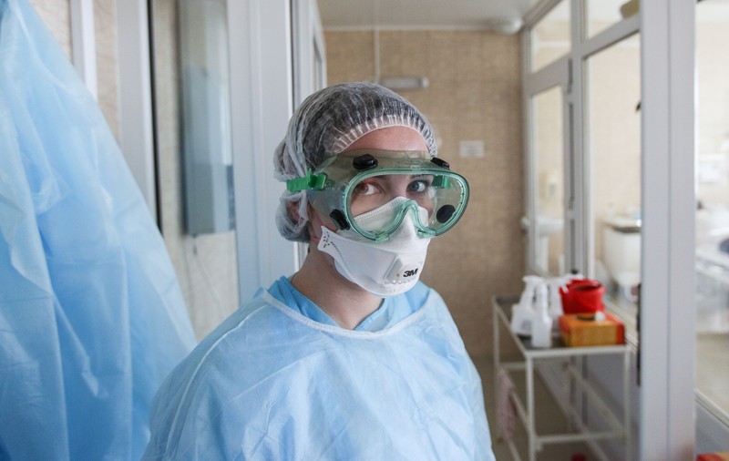 Un doctor-erou din SUA care trata pacienții de coronavirus s-a sinucis la 49 de ani: "A încercat să-și facă treaba și asta a ucis-o"