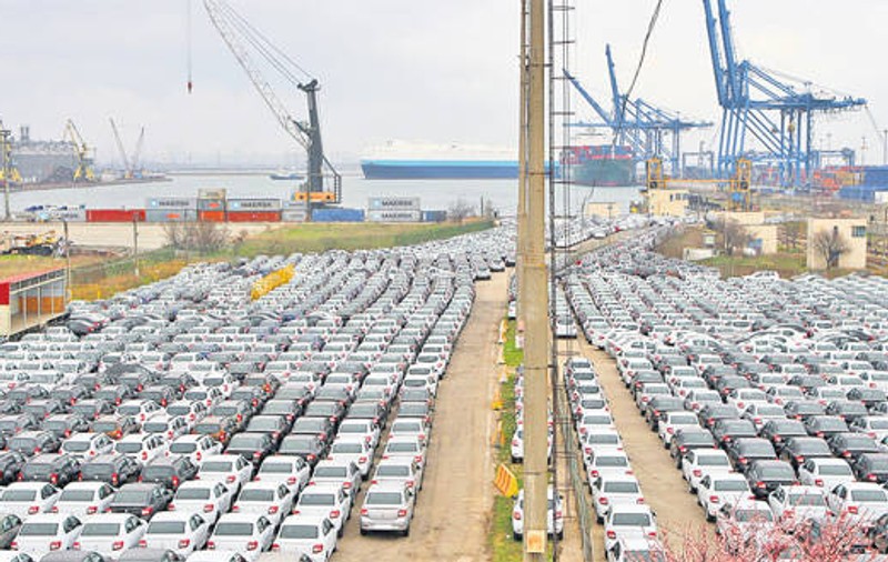 Export record din portul Constanţa: 6.000 de maşini fabricate la Uzinele Dacia pleacă spre Algeria