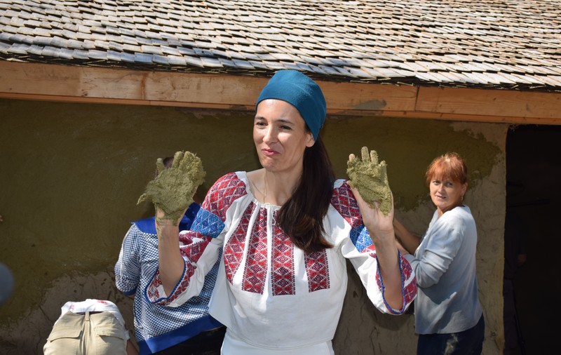 Clotilde Armand, la clacă! S-a mânjit pe mâini ca să lutuiască locuința lui George Enescu