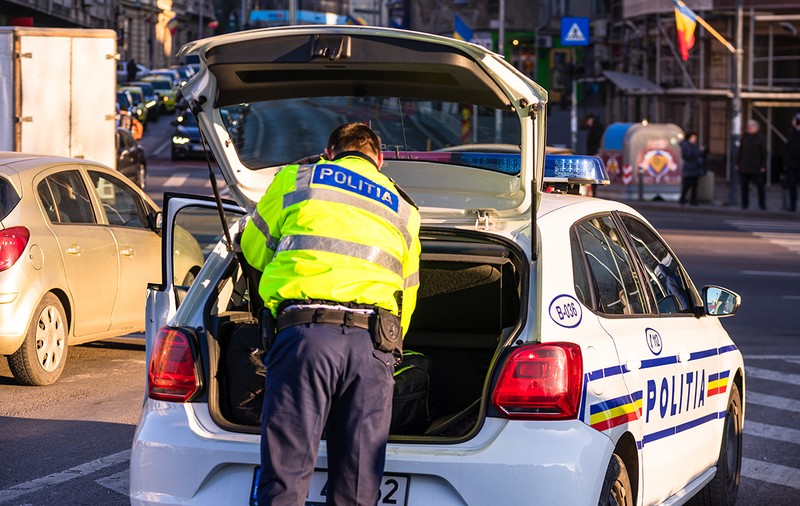 Pedeapsa primită de un polițist din București care a cerut o mită de 1,1 milioane de euro