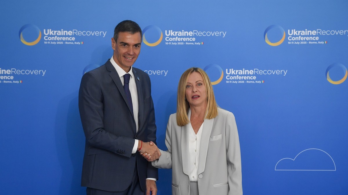 În imagine: Giorgia Meloni cu Pedro Sanchez