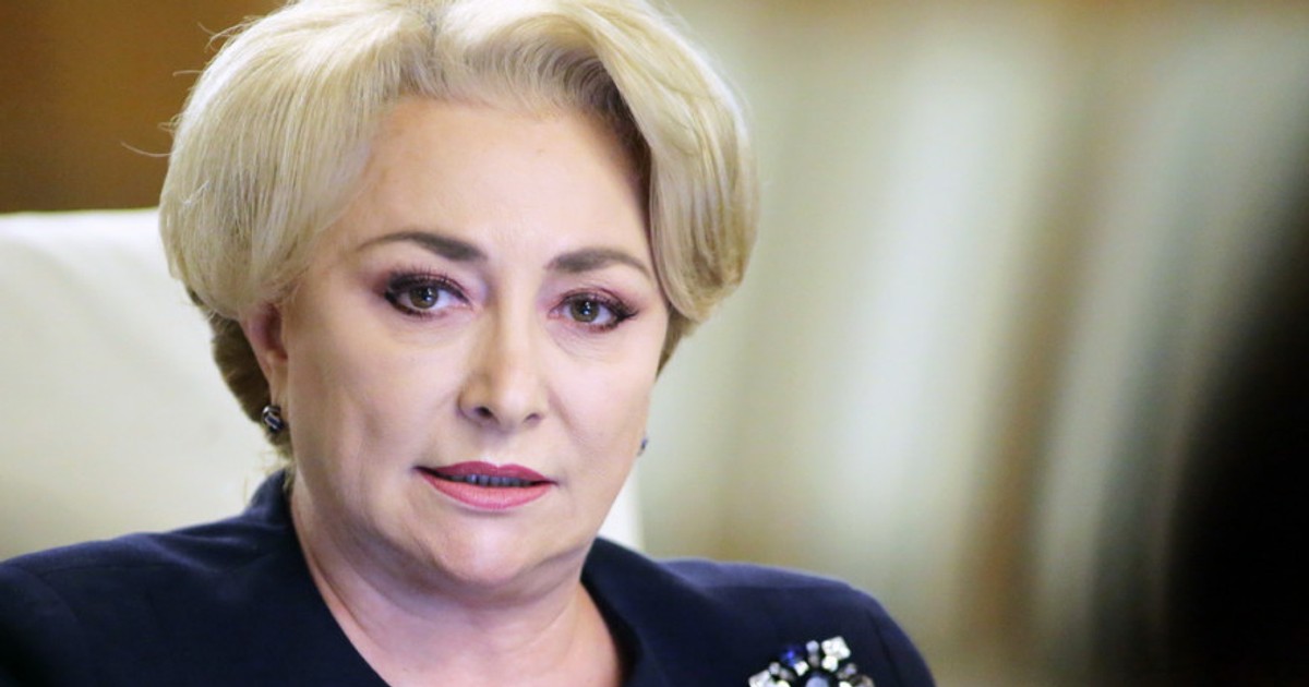Premierul Viorică Dăncilă, interimar la Ministerul Educației. Premierul Viorica Dăncilă, in negru și cu o broșă în piept, în timpul unei ședințe de Guvern