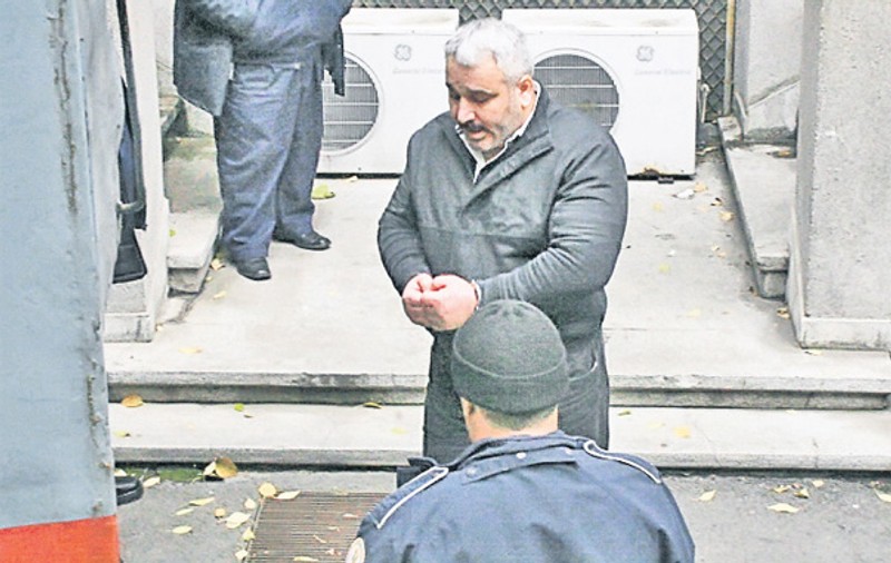 Sile Cămătaru făcea afaceri la telefon din celula de la Jilava