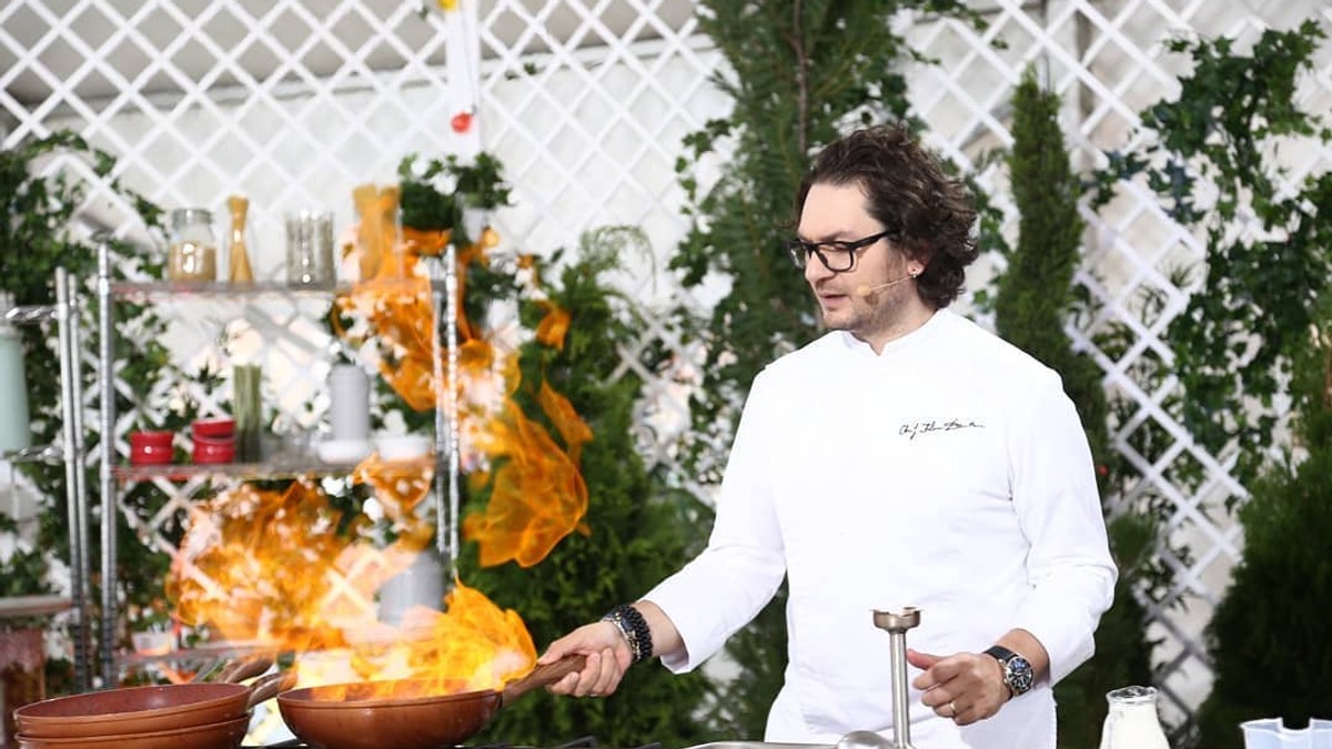 Chef Florin Dumitrescu, despre certurile cu colegii săi: "Toată producţia se uită la noi şi câteodată chiar ne mai bagă în şedinţe: Bă, ce aveţi? De ce vă certaţi?"