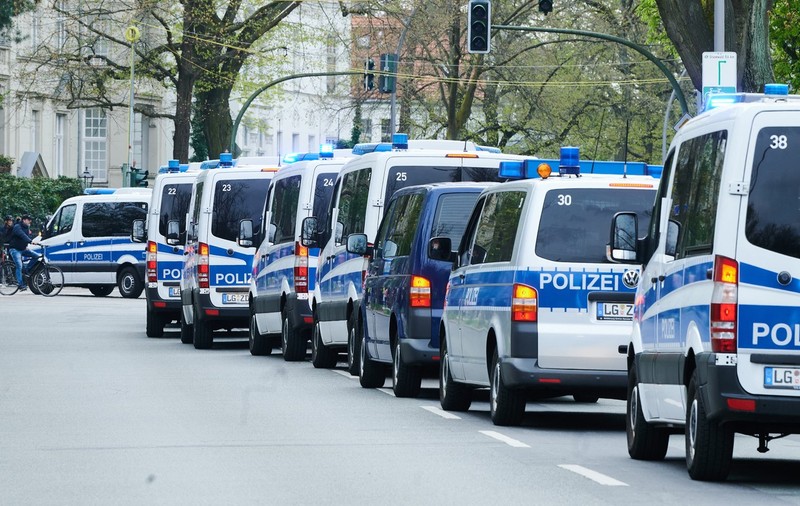 Poliția din Germania a destructurat una din cele mai mari rețele de pornografie cu minori de pe Darknet