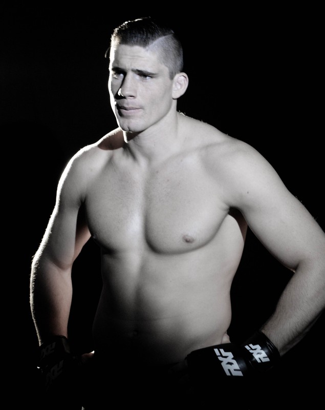 Prinţul kickboxingului, olandezul Rico Verhoeven, intră în cuşcă la RXF 20 / GALERIE FOTO