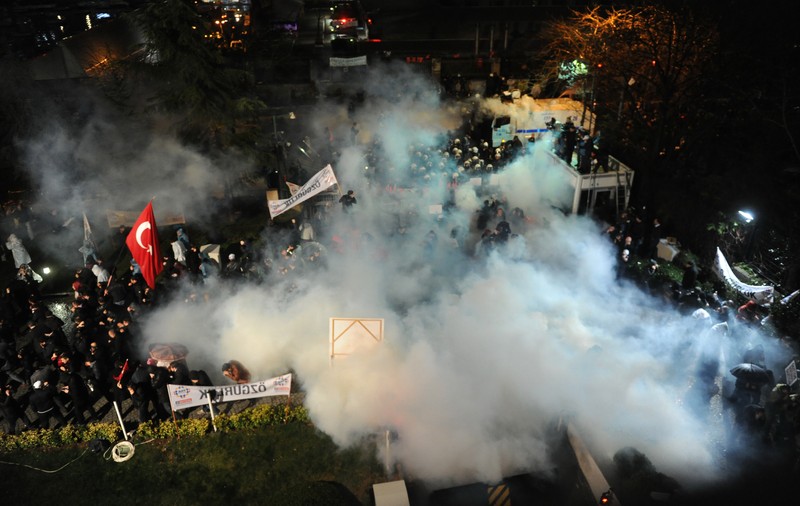 Violențe în Turcia după ce statul a preluat controlul celui mai important ziar de opoziție / FOTO și VIDEO