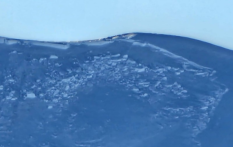O avalanşă de mari dimensiuni a avut loc în Munții Rodnei. Kitul de supravieţuire pe care trebuie să îl aibă orice turist