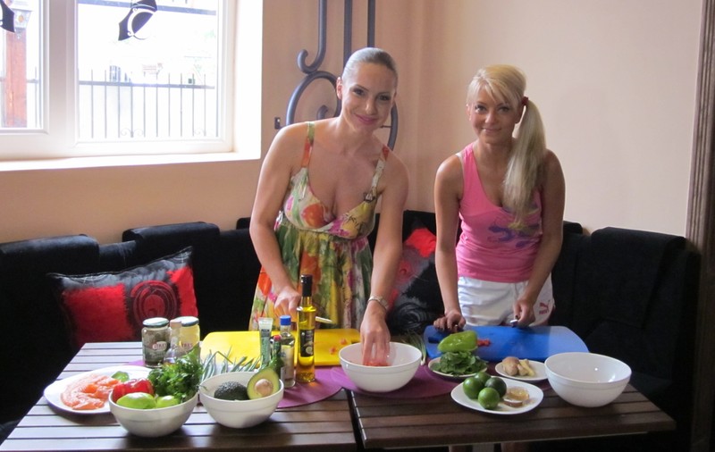 Cori Gramescu, profesoară de preparate afrodisiace pentru Sylvia