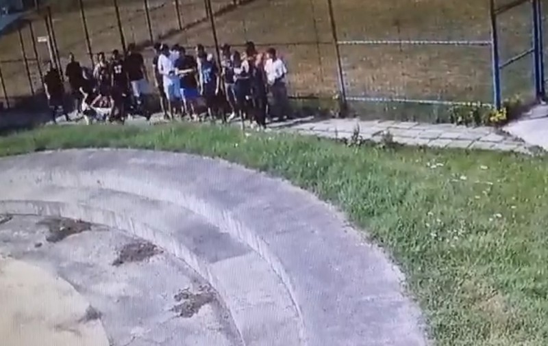 VIDEO | Imagini cu doi tineri deținuți la Centrul Educativ Buziaş, bătuţi crunt de gardieni. Alina Gorghiu: „Inadmisibil”