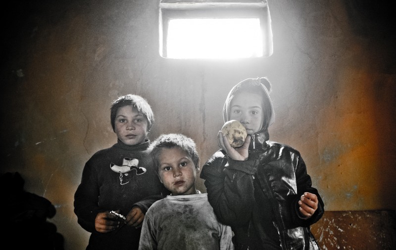 4,6 milioane de români trăiesc cu mai puțin de 23 de lei pe zi! Distanța tot mai mare dintre bogații și săracii lumii și ai României
