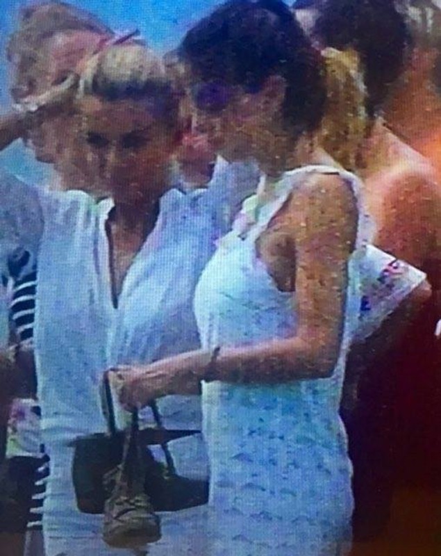 Supraviețuitorul. Fiica lui Nico a atras toate privirile. Cum a mers pe plajă | FOTO